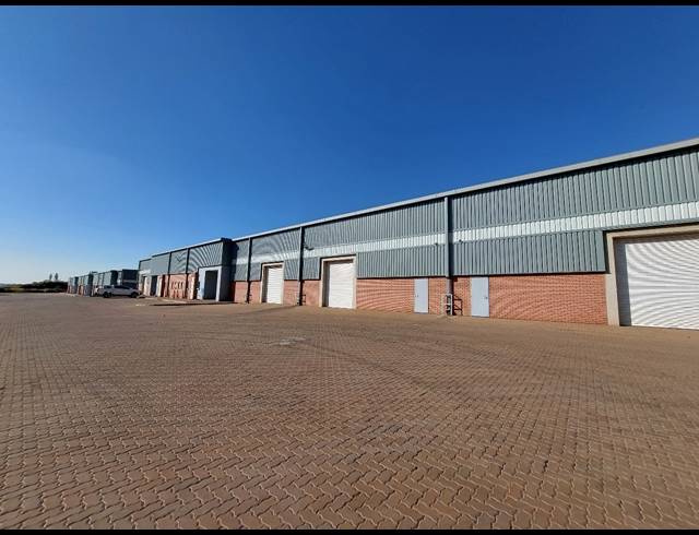 1,316M² WAREHOUSE TO LET IN CLAYVILLE
